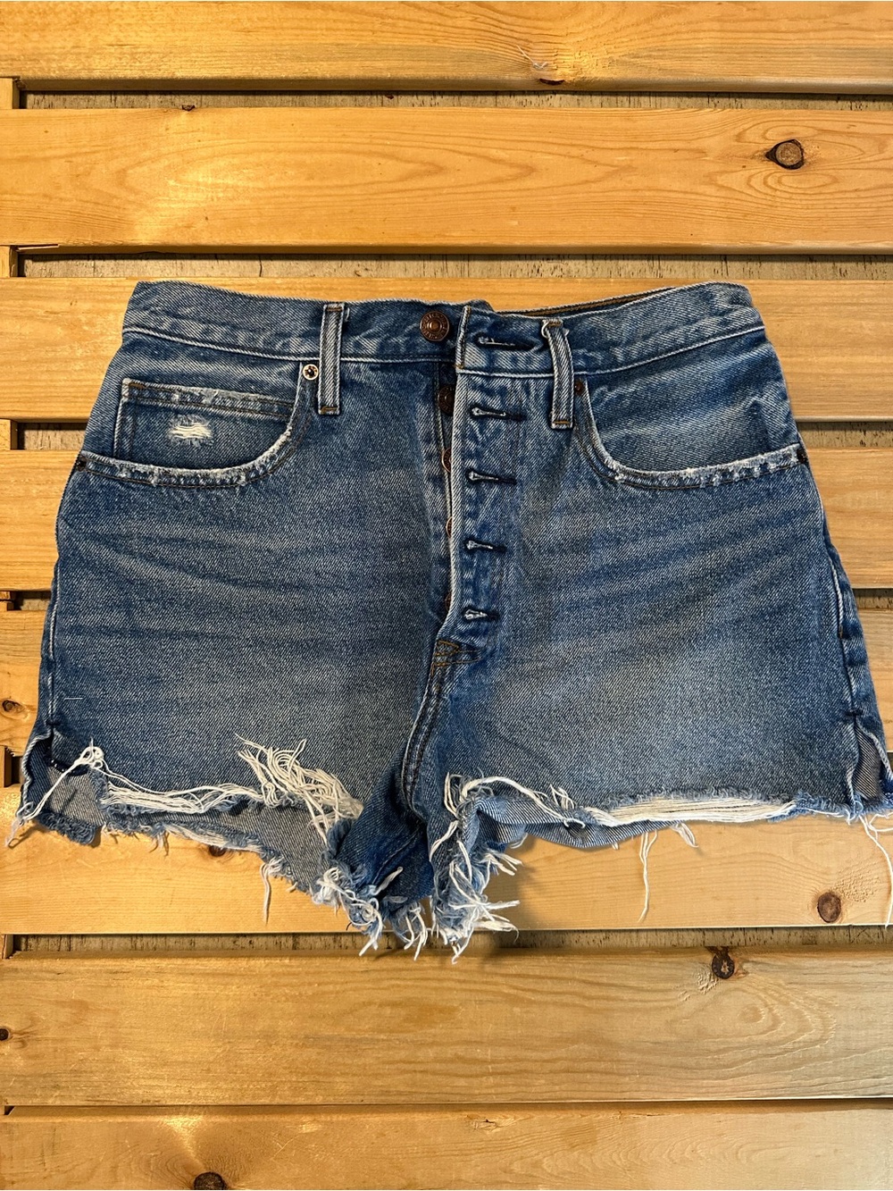 Abercrombie & fitch natural rise denim shorts size 6/28 raw hem button fly